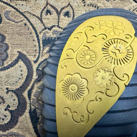 Jambu size 11M, Red - Picture 12 of 17